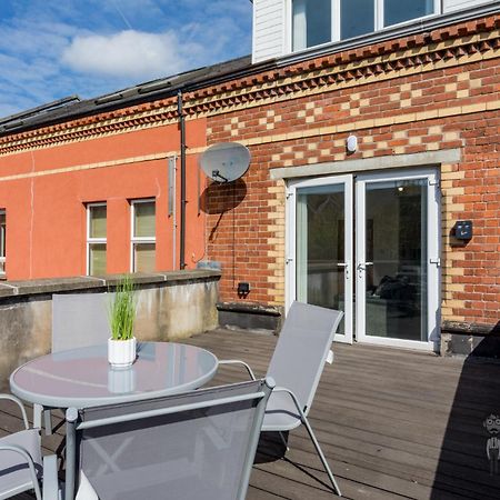 Attic Style 2 Bed Duplex Apartment With Rooftop Patio Belfast Dış mekan fotoğraf