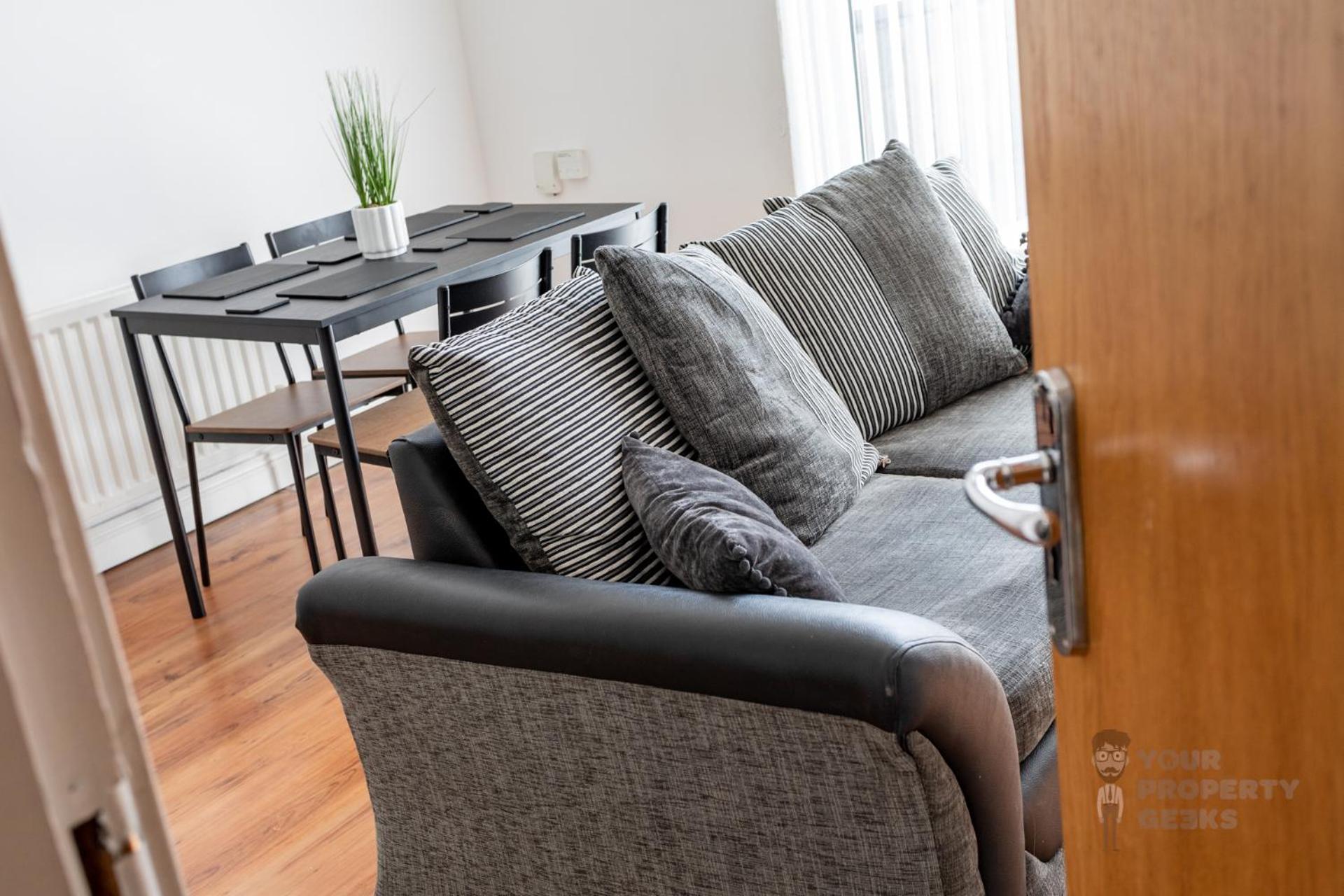 Attic Style 2 Bed Duplex Apartment With Rooftop Patio Belfast Dış mekan fotoğraf
